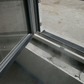 Rauchaustritte am Fenster im Innenraum Rauchaustritte am Fenster im Innenraum